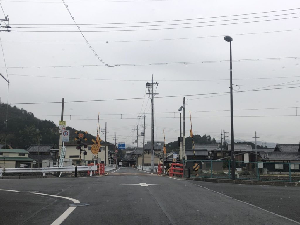 踏切、滋賀県栗東・草津・湖南の鍼灸・オステオパシーは渋江鍼灸マッサージへの草津市方面からのアクセス